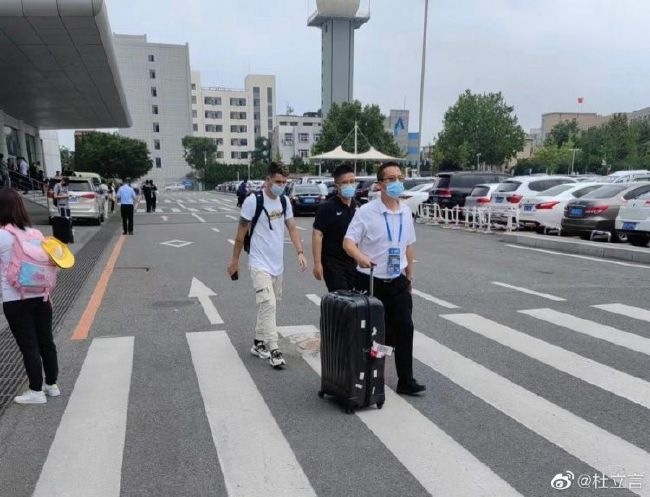 陈学冬和周冬雨这对师兄妹CP贡献了冬天最欢乐的表情包，两人互动有爱，调皮互怼，陈学冬更是贡献年度金句：;失恋我可以，没钱绝对不行